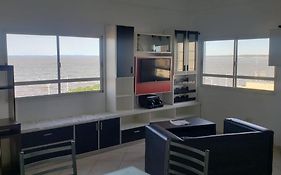 Hermoso Departamento Con Vista al Río y Parrilla